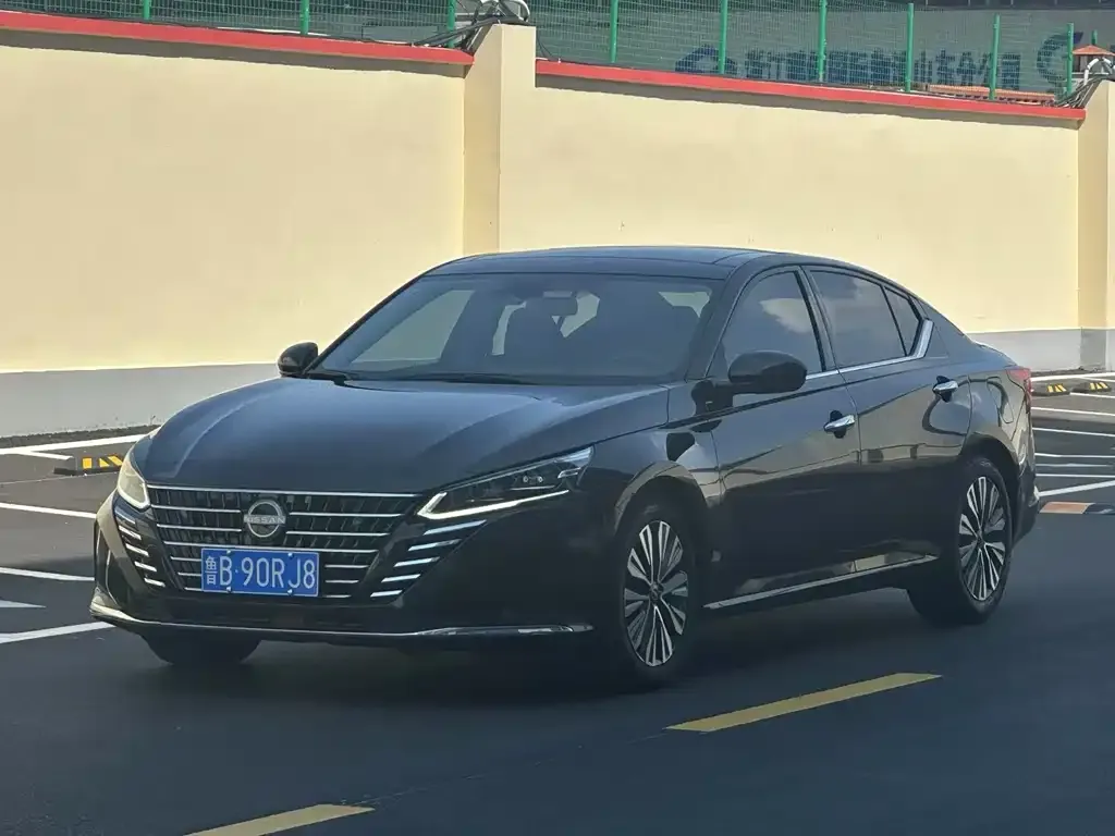 Nissan Teana — фото 1