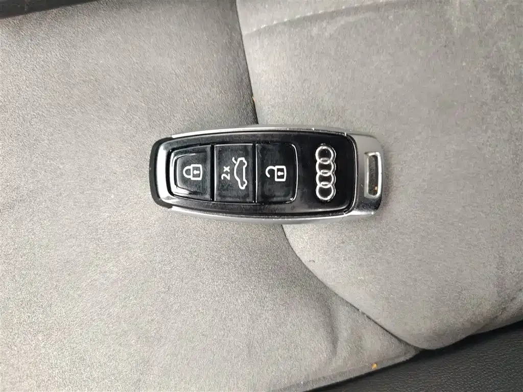 Audi A6L 2024 из CN, фото 9