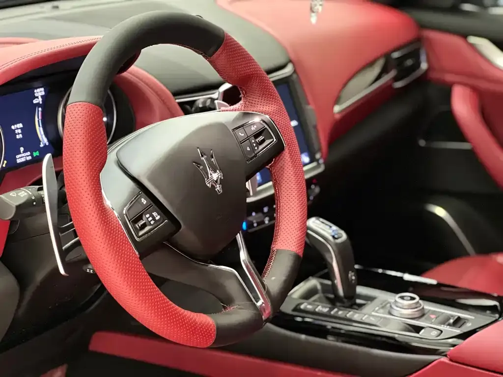 Maserati Levante — фото 4