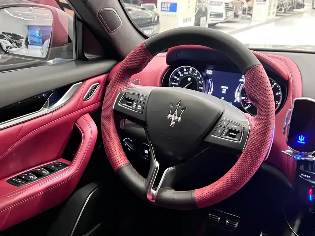 Maserati Levante — фото 7