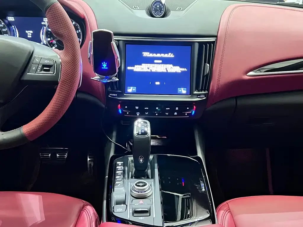 Maserati Levante — фото 8