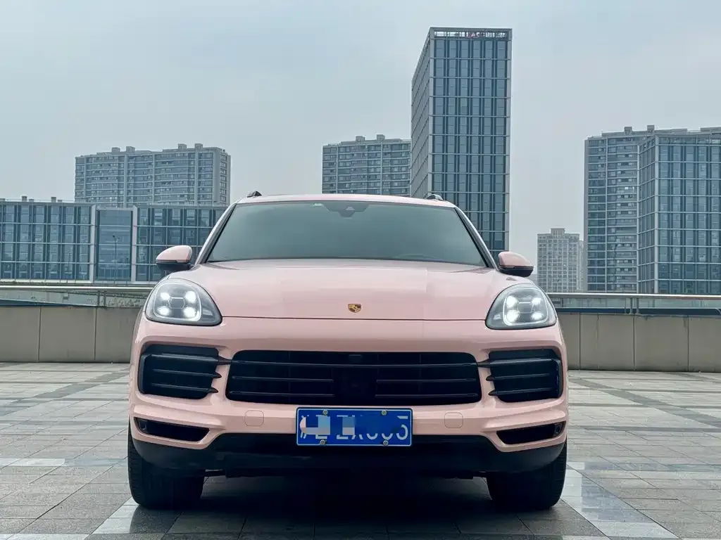 Porsche Cayenne — фото 1