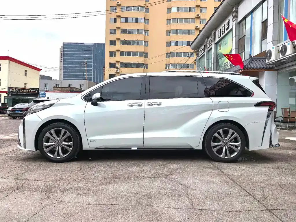 Toyota Sienna 2024 из CN, фото 3