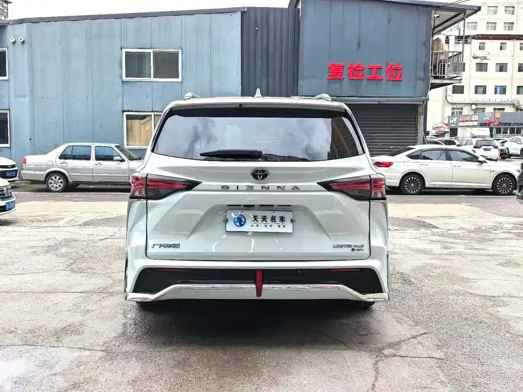 Toyota Sienna 2024 из CN, фото 4