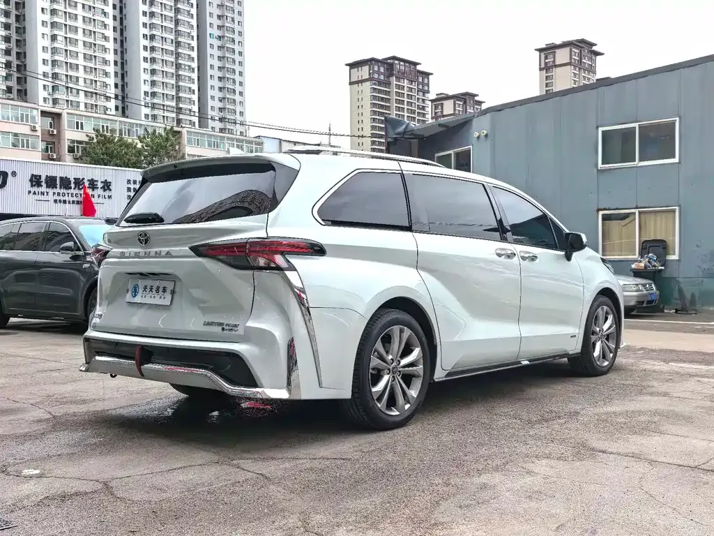 Toyota Sienna 2024 из CN, фото 5