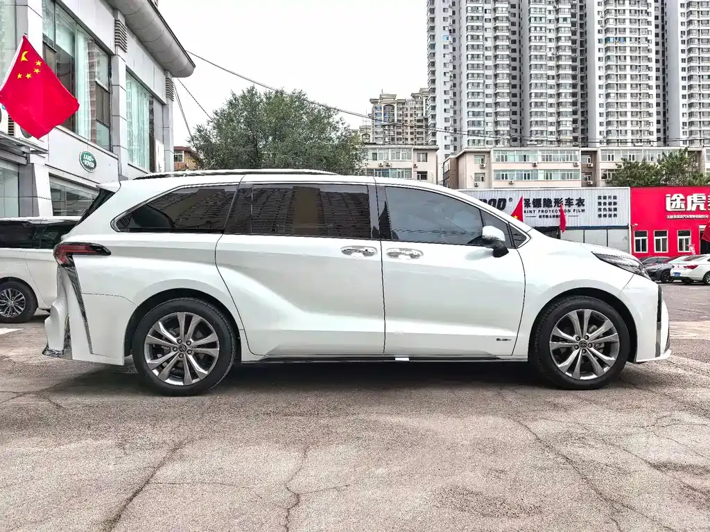 Toyota Sienna 2024 из CN, фото 6