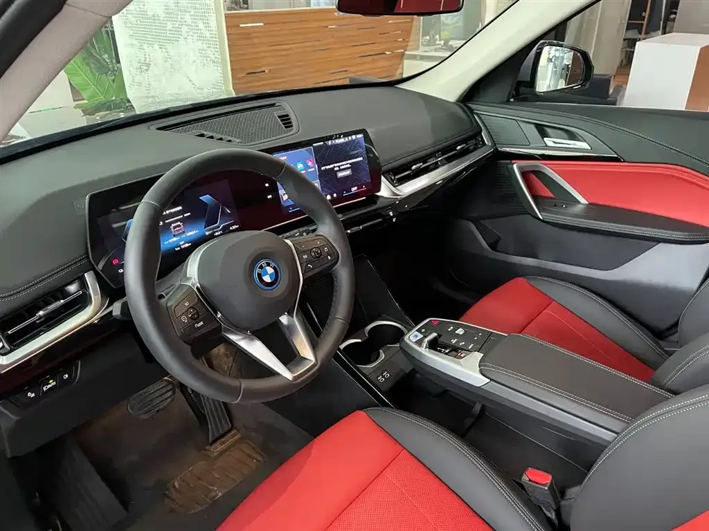 BMW iX1 2025 из CN, фото 6