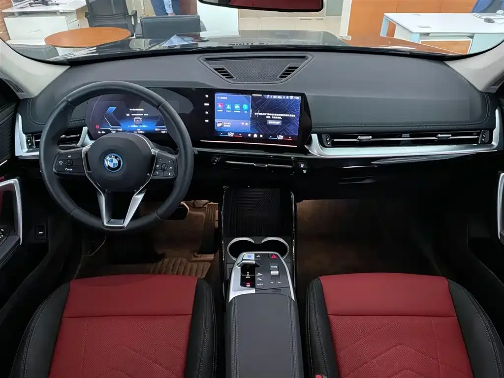 BMW iX1 2025 из CN, фото 7