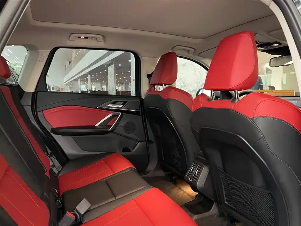 BMW iX1 2025 из CN, фото 9