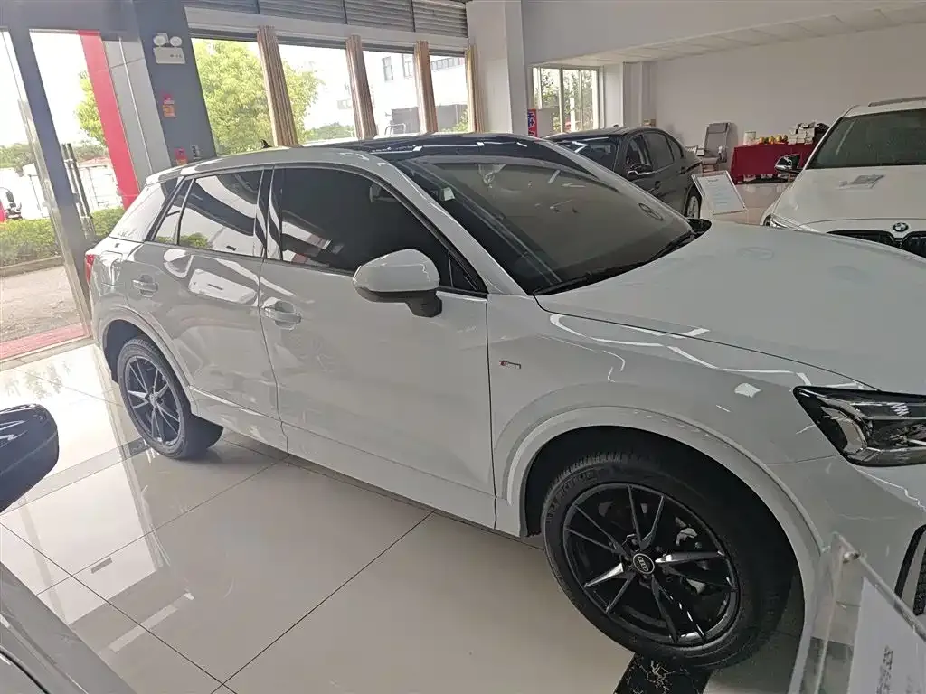 Audi Q2L 2023 из CN, фото 4