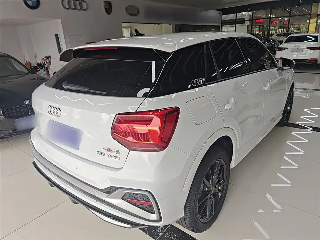 Audi Q2L 2023 из CN, фото 5