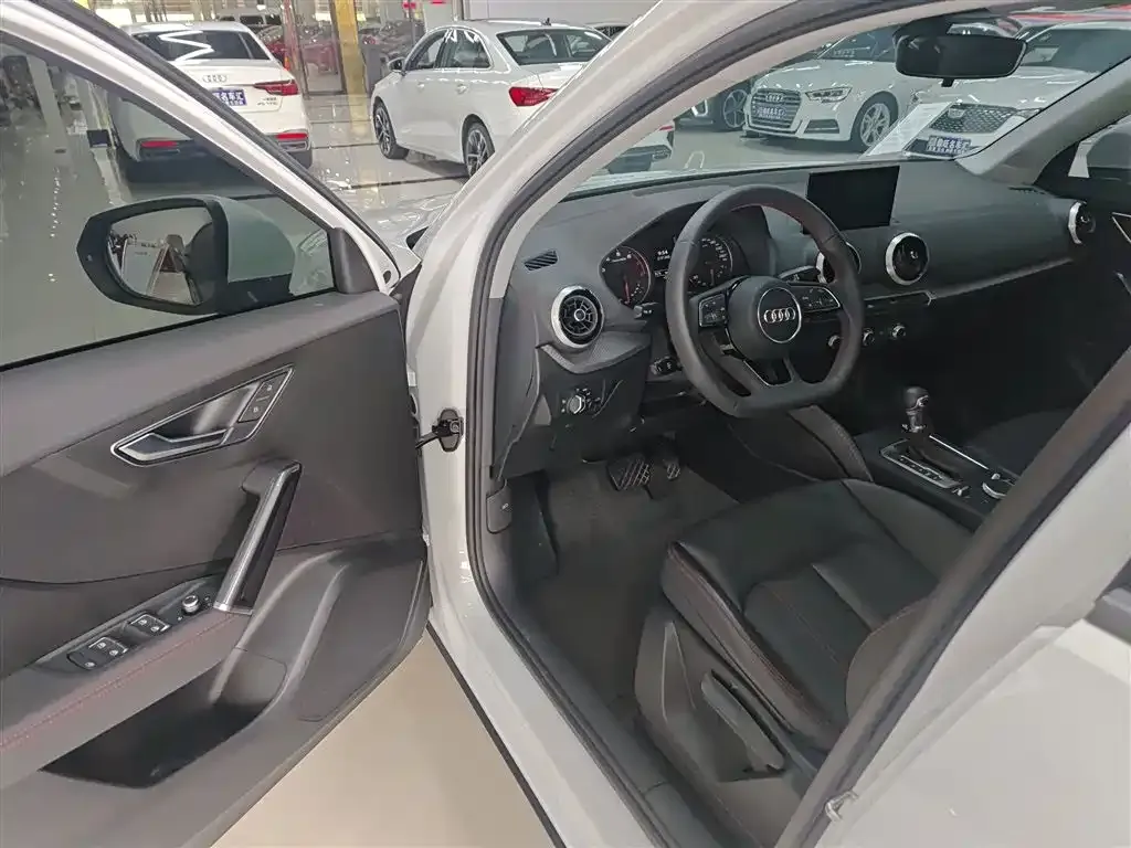 Audi Q2L 2023 из CN, фото 9