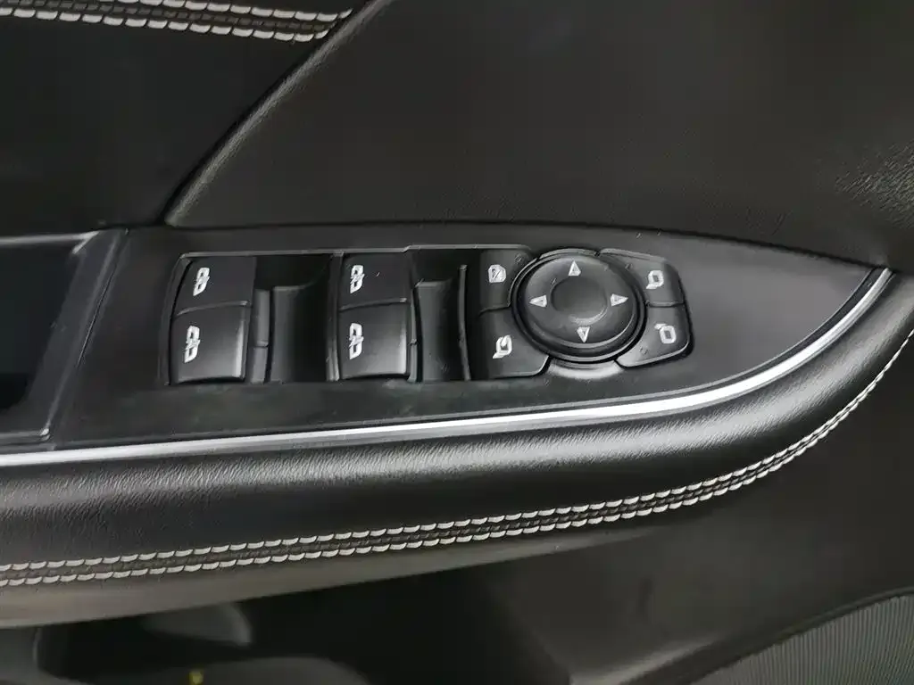 Buick Envision S — фото 9