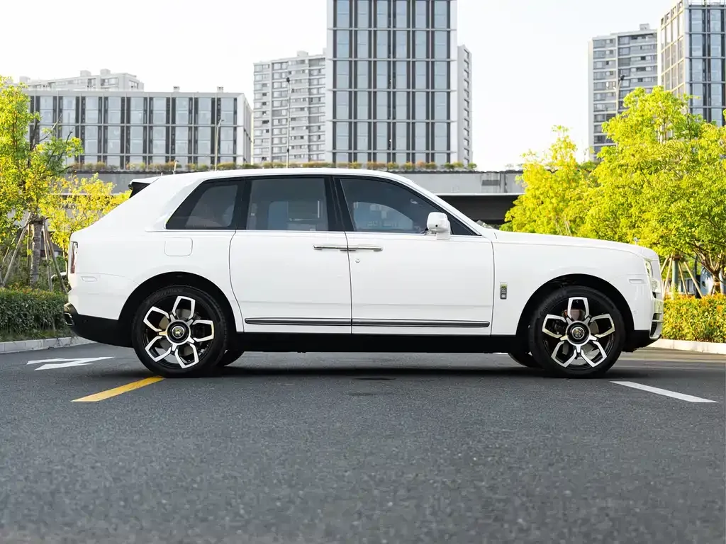 Rolls-Royce Cullinan 2023 из CN, фото 5