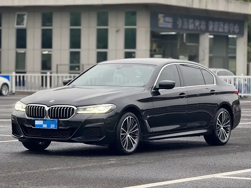 BMW 5 Series — фото 1