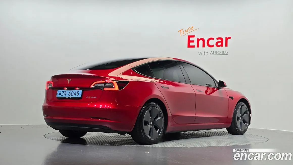 Tesla Model 3 — фото 2