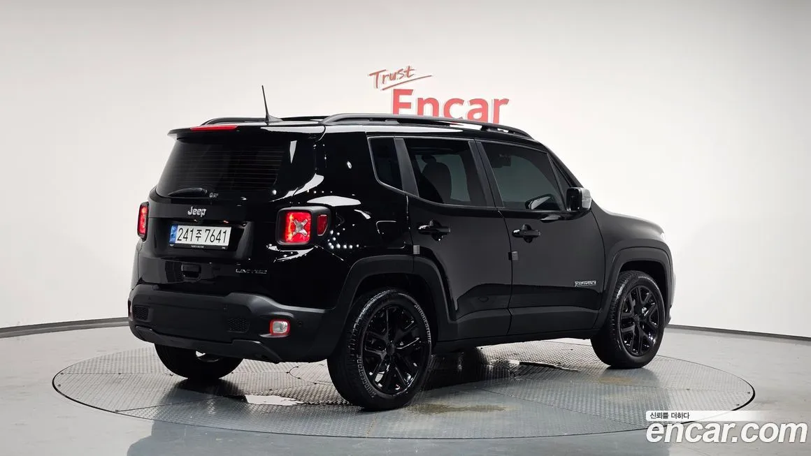 Jeep Renegade — фото 2