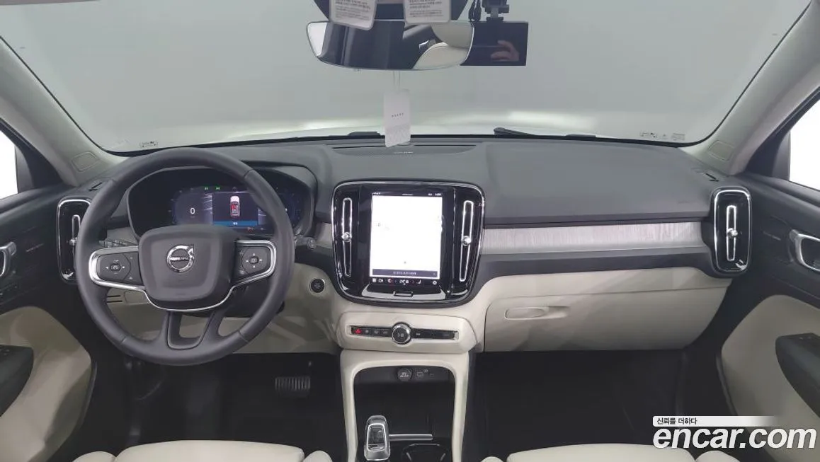 Volvo XC40 — фото 4