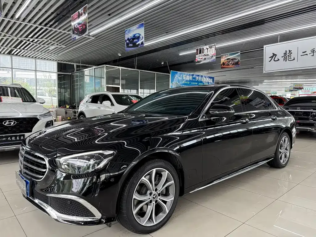 Mercedes-Benz E-Class — фото 1