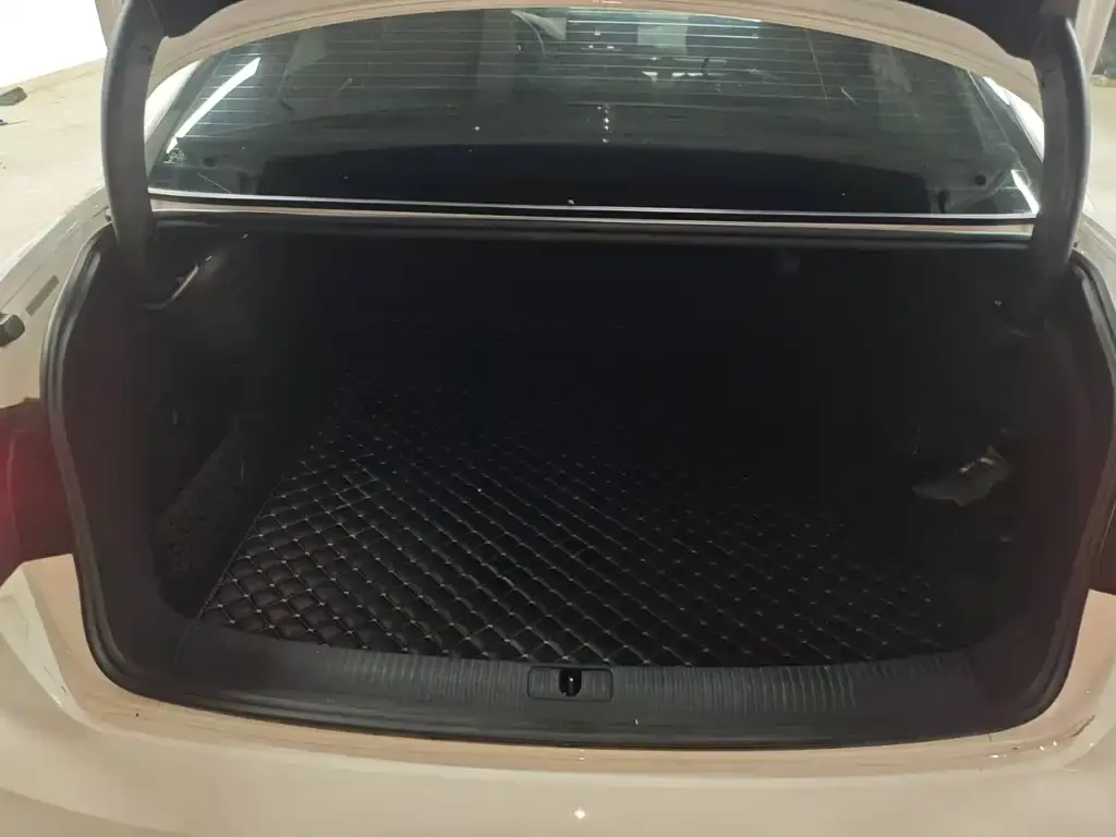 Audi A4L 2021 из CN, фото 10