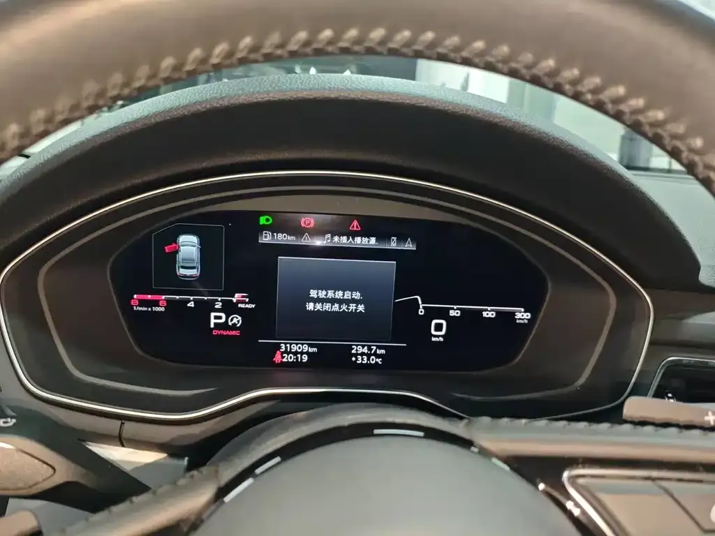 Audi A4L 2021 из CN, фото 4