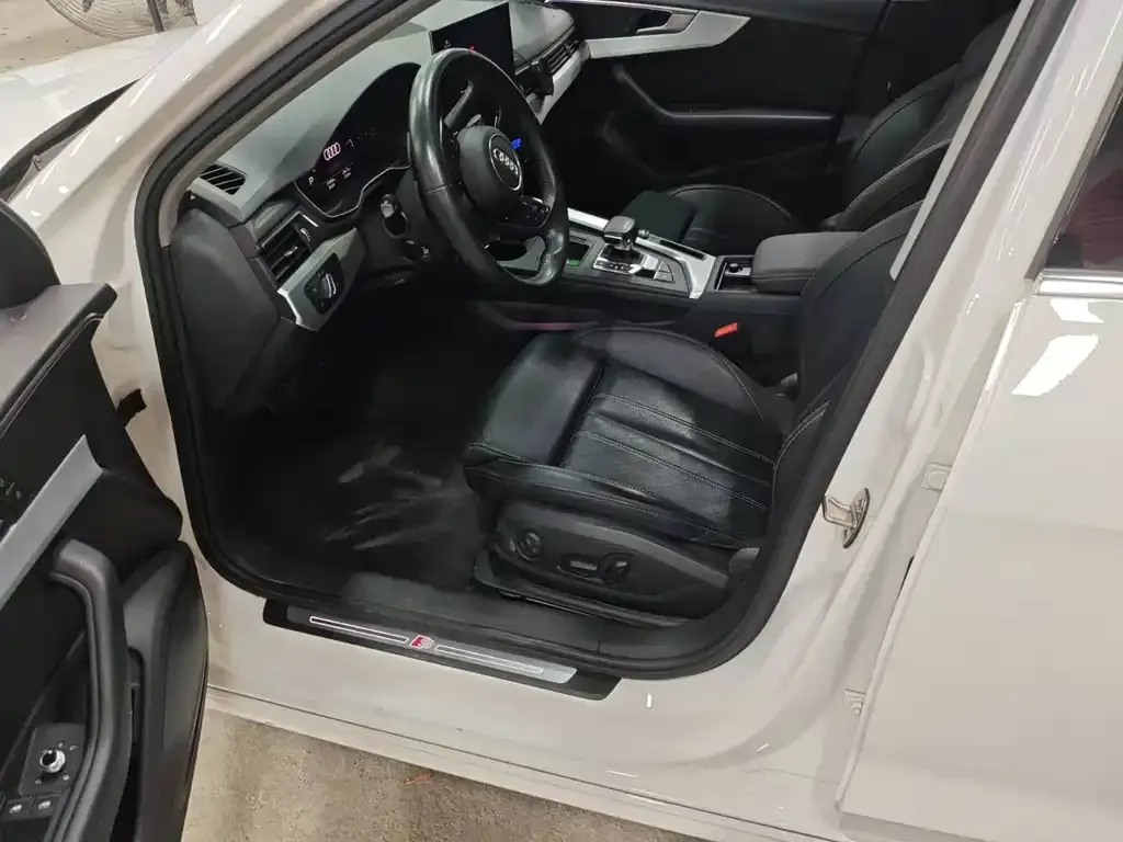 Audi A4L 2021 из CN, фото 7