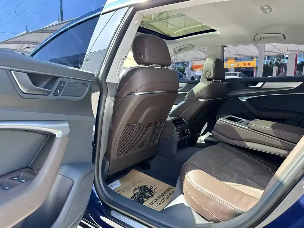 Audi A7L 2023 из CN, фото 10