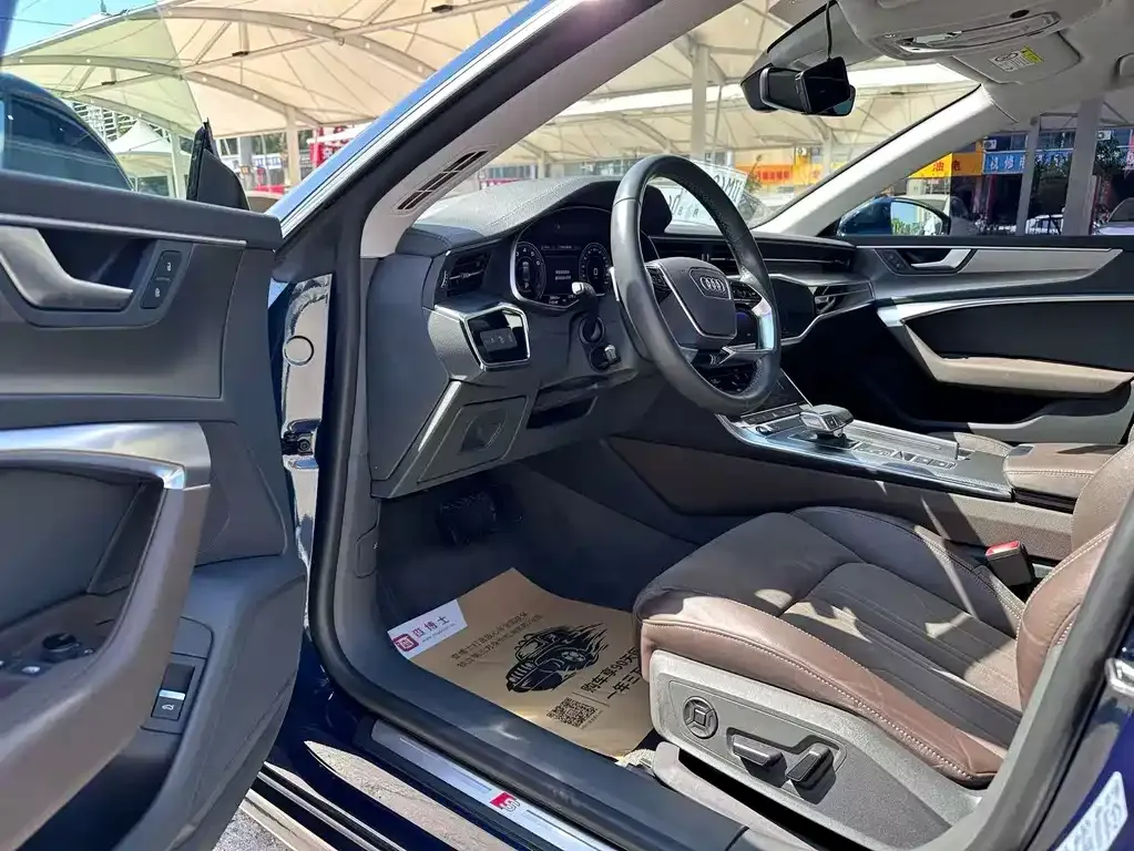 Audi A7L 2023 из CN, фото 7