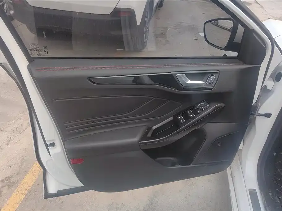 Ford Focus 2021 из CN, фото 7