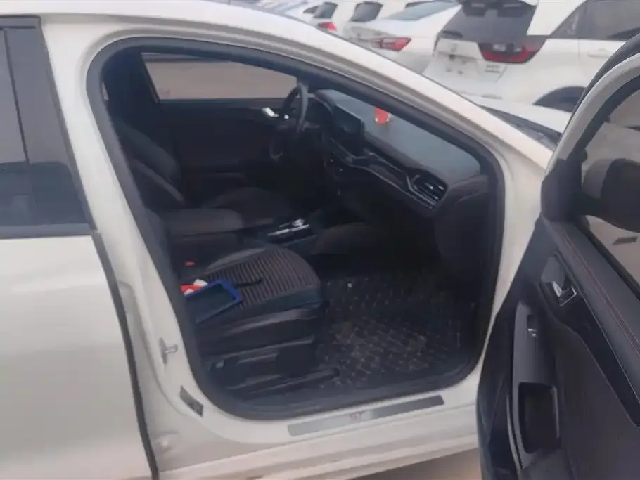 Ford Focus 2021 из CN, фото 8