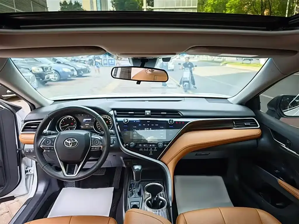 Toyota Camry 2023 из CN, фото 8