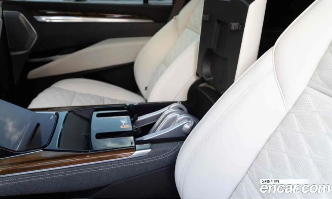 Cadillac Escalade 2025 из KR, фото 10