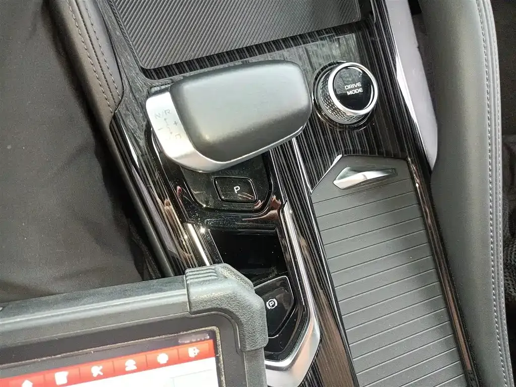 Geely Xingyue L 2024 из CN, фото 7