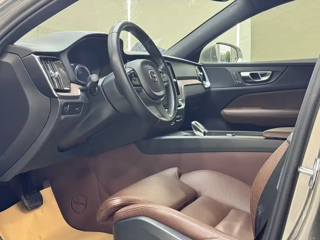 Volvo S60 2022 из CN, фото 4
