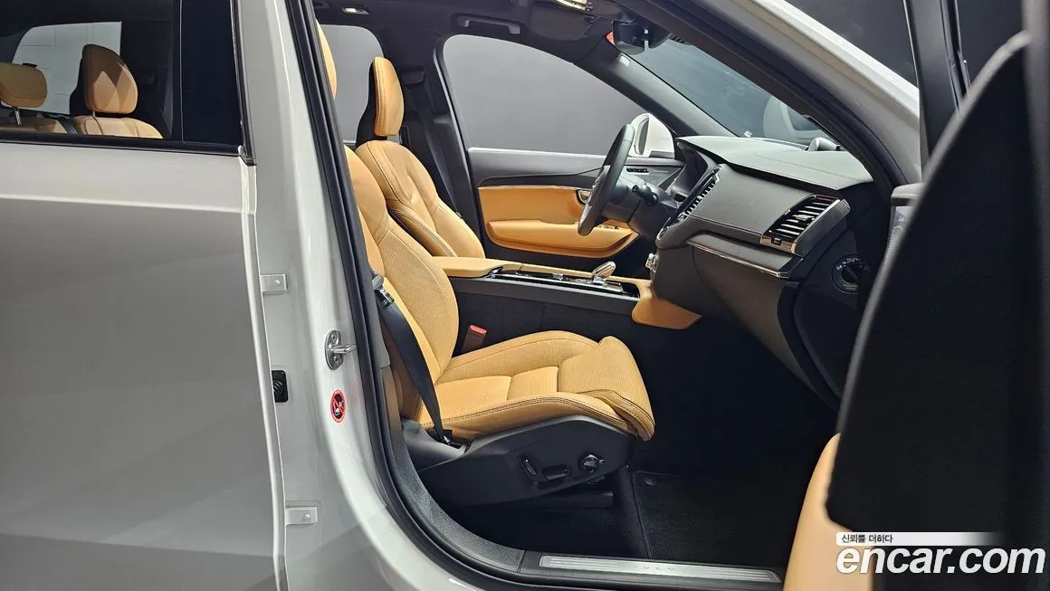 Volvo XC90 — фото 10