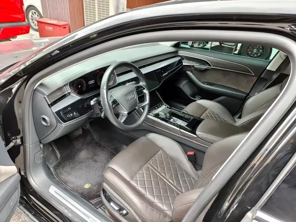 Audi A8 2022 из CN, фото 2