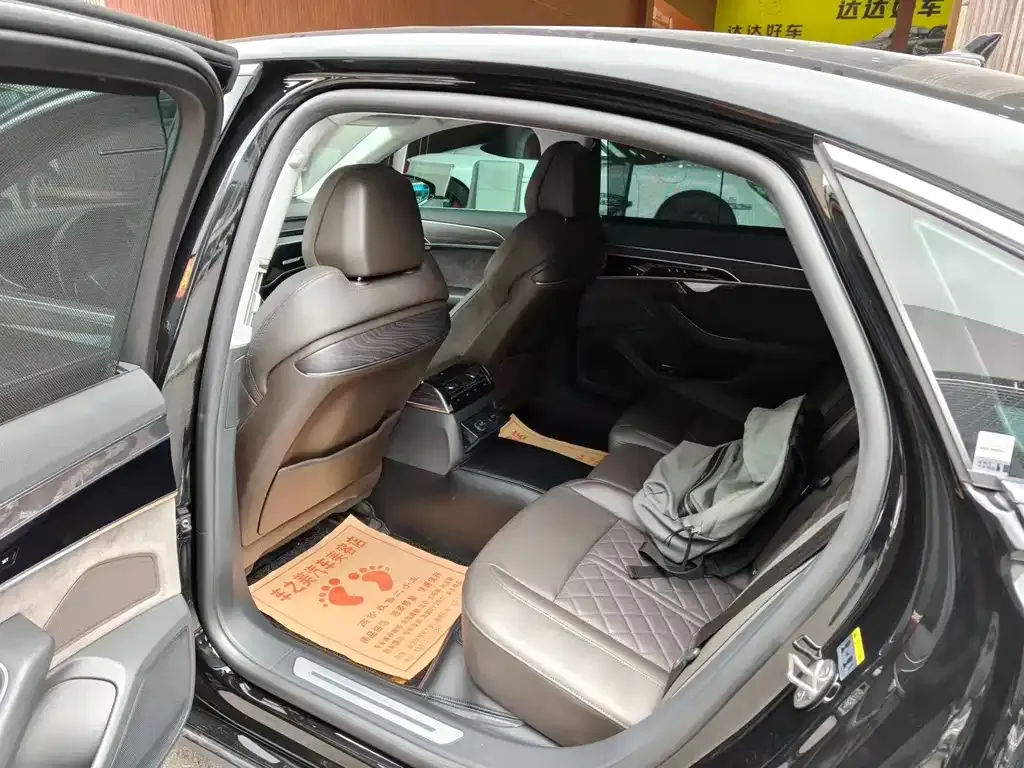 Audi A8 2022 из CN, фото 3