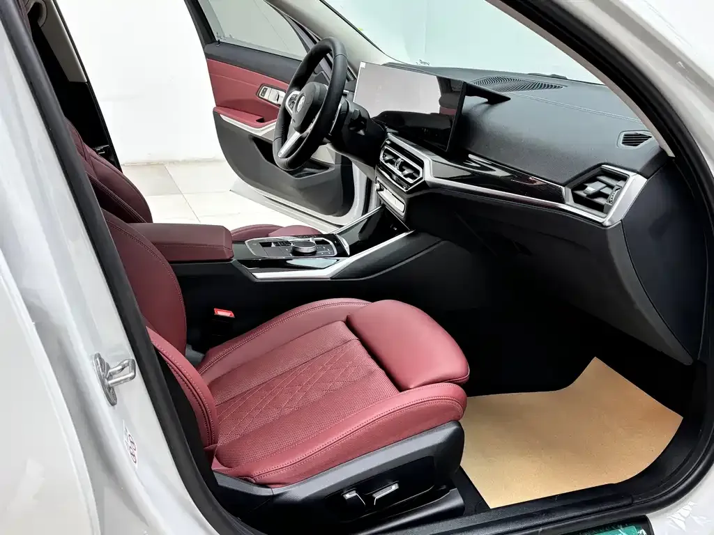 BMW 3 Series 2024 из CN, фото 7