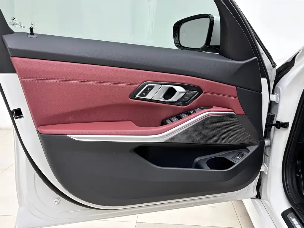 BMW 3 Series 2024 из CN, фото 8