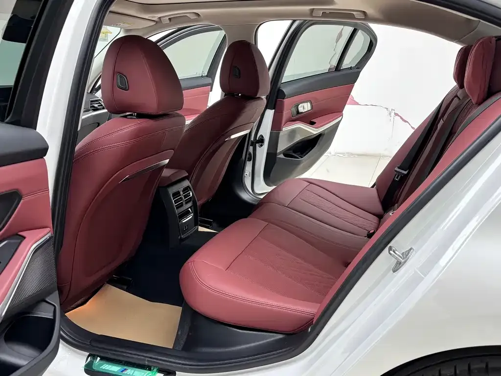 BMW 3 Series 2024 из CN, фото 9