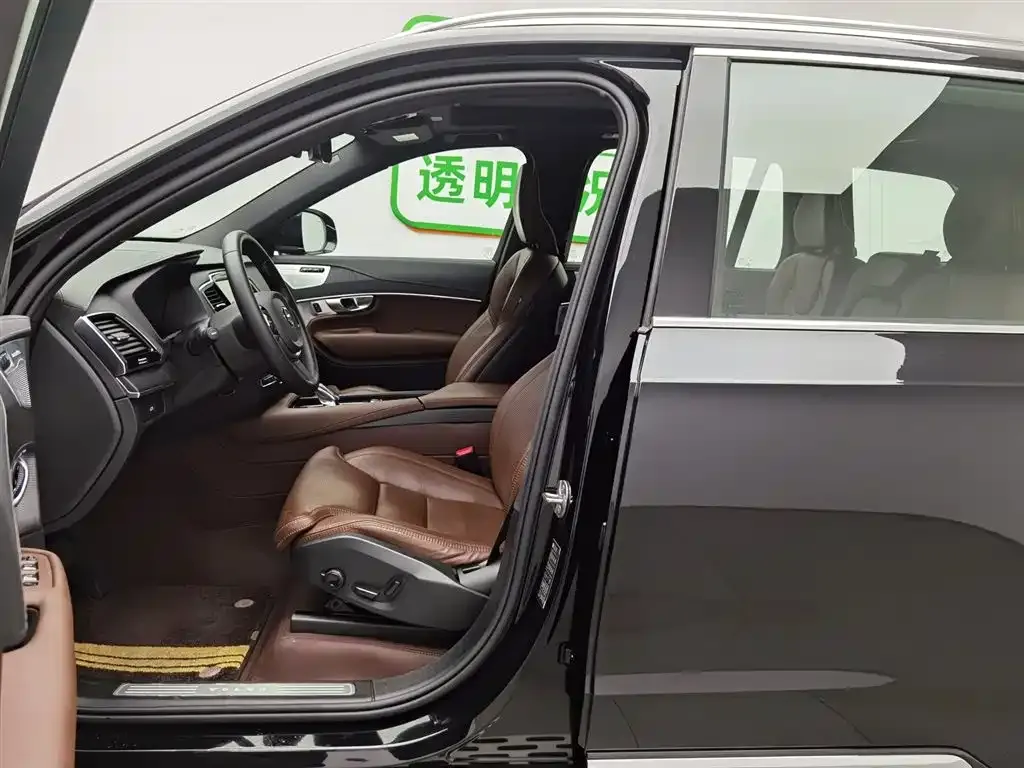 Volvo XC90 — фото 10