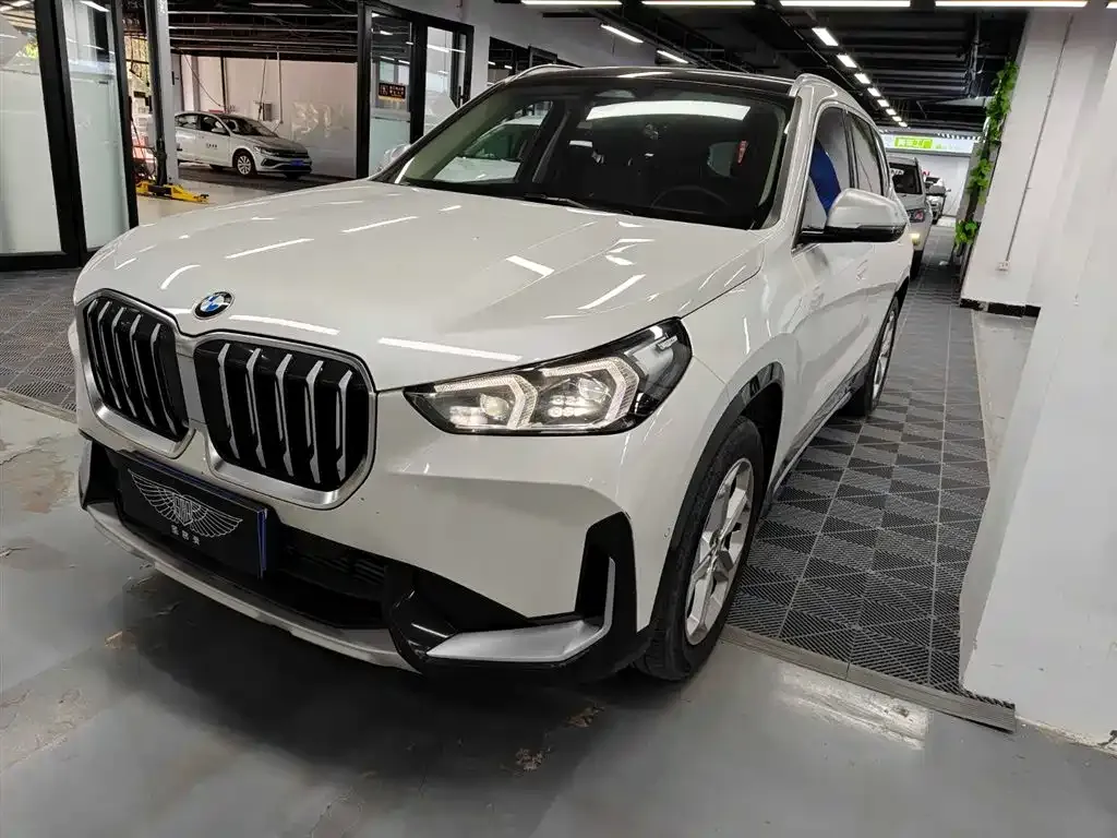 BMW X1 — фото 1