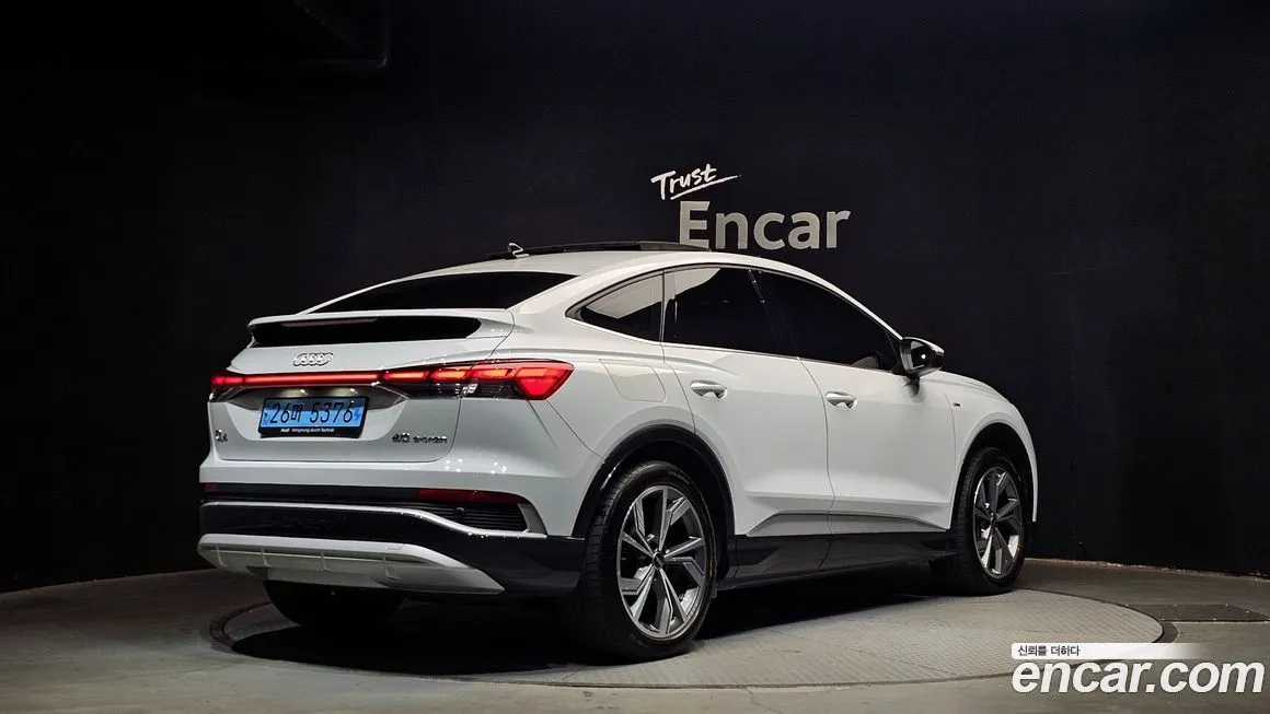 Audi Q4 e-tron — фото 2