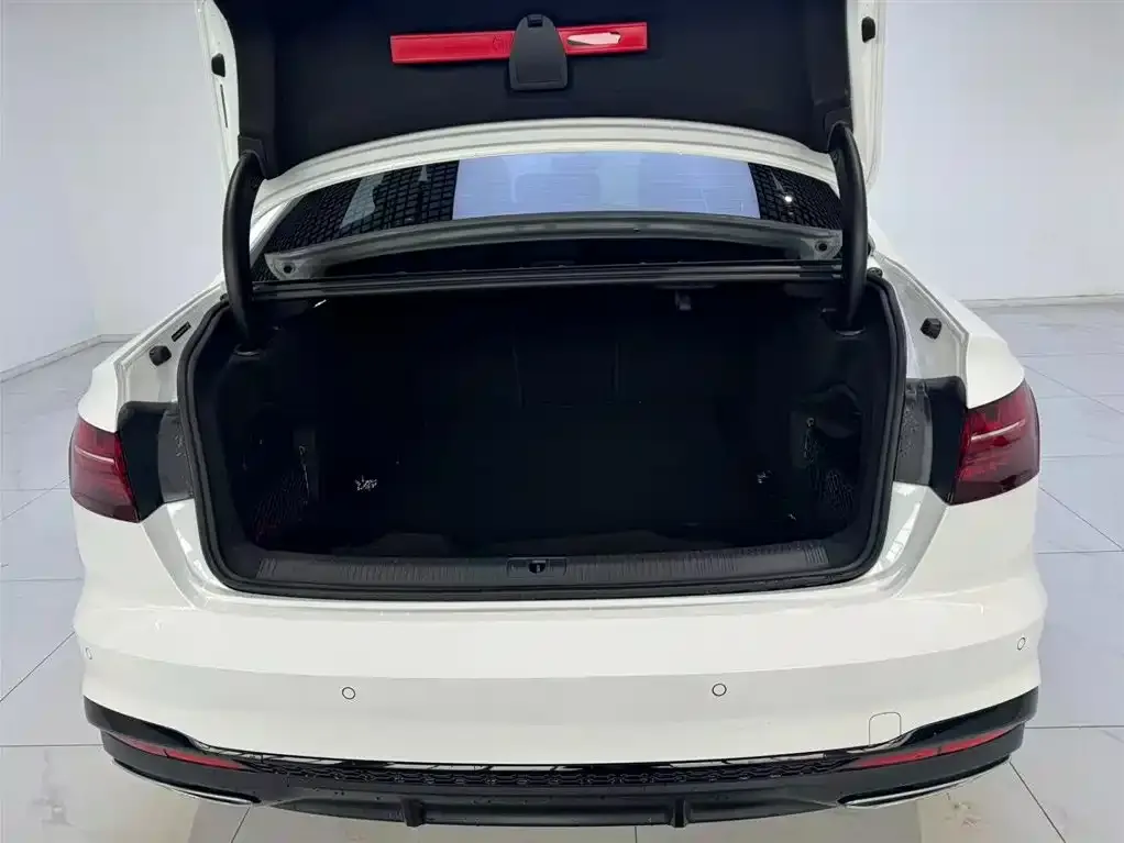 Audi A4L 2024 из CN, фото 6