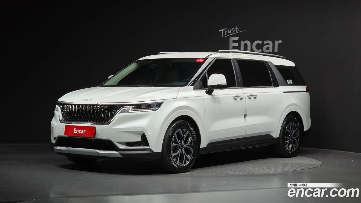 Kia Carnival — фото 1