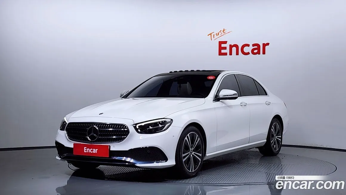 Mercedes-Benz E-Class — фото 1