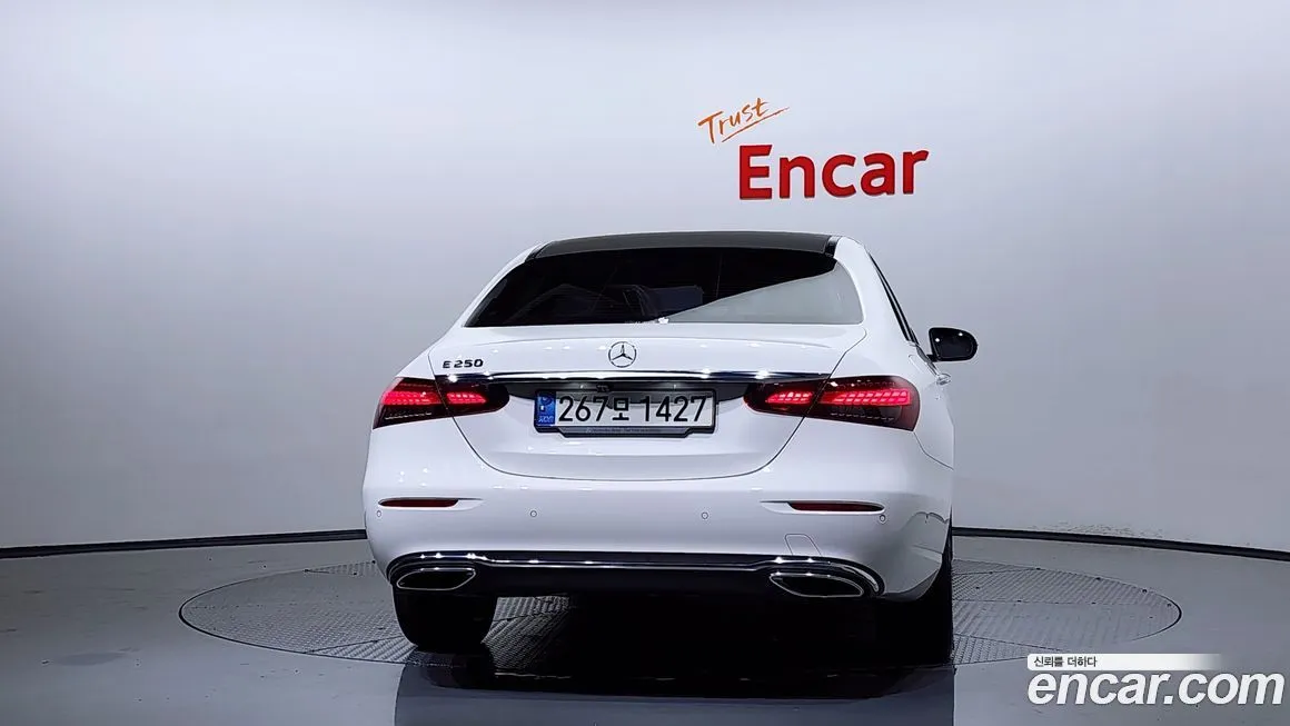 Mercedes-Benz E-Class — фото 4