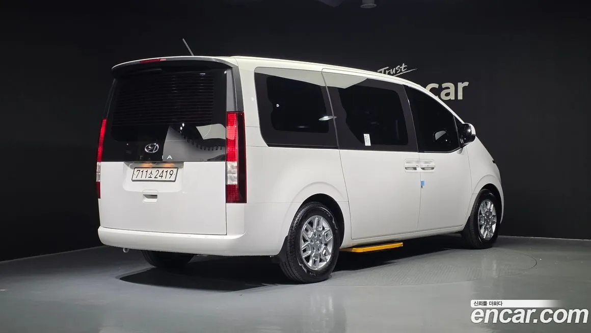 Hyundai Staria — фото 2