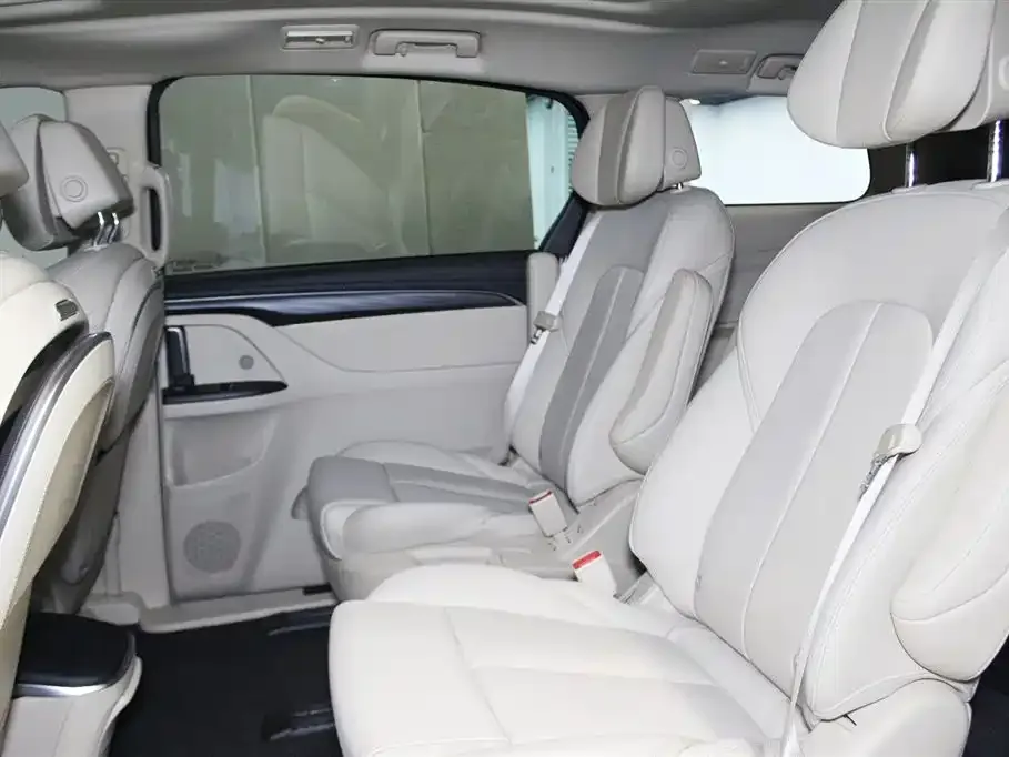 Buick GL8 2023 из CN, фото 9