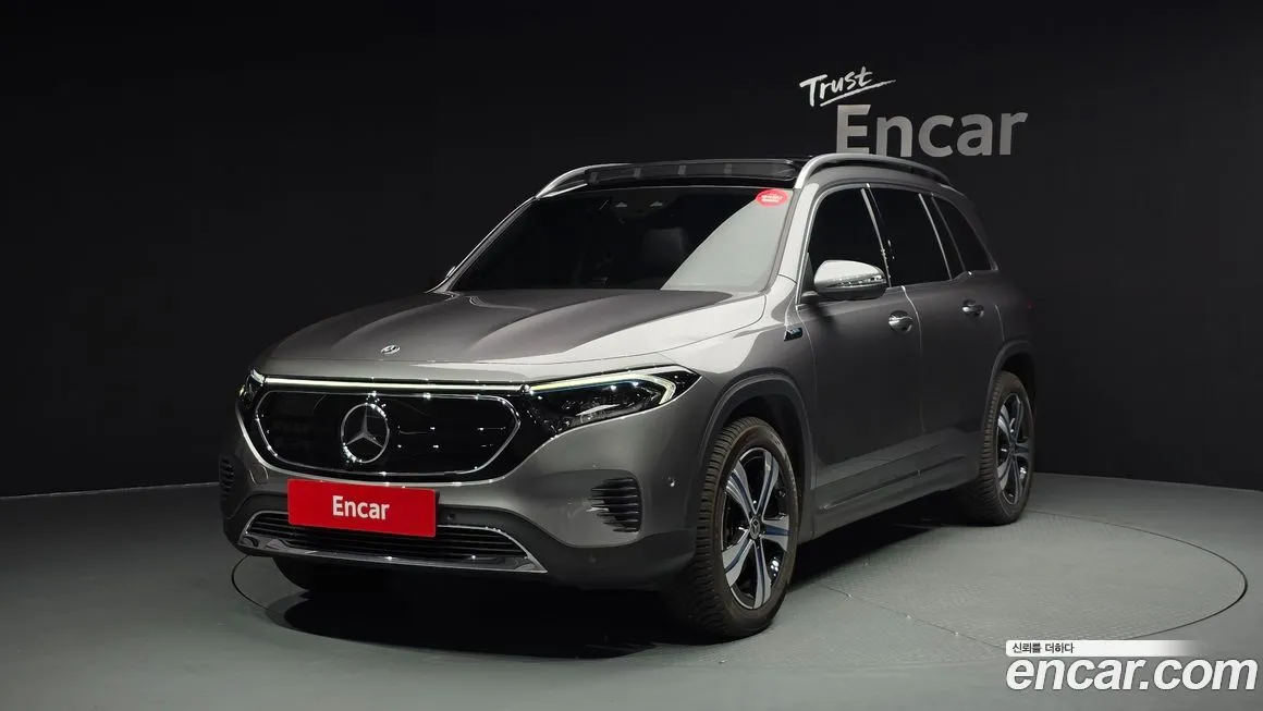 Mercedes-Benz EQB — фото 1
